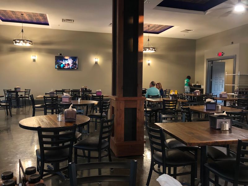 Where Smokehouse Flavor Meets Small-Town Ease