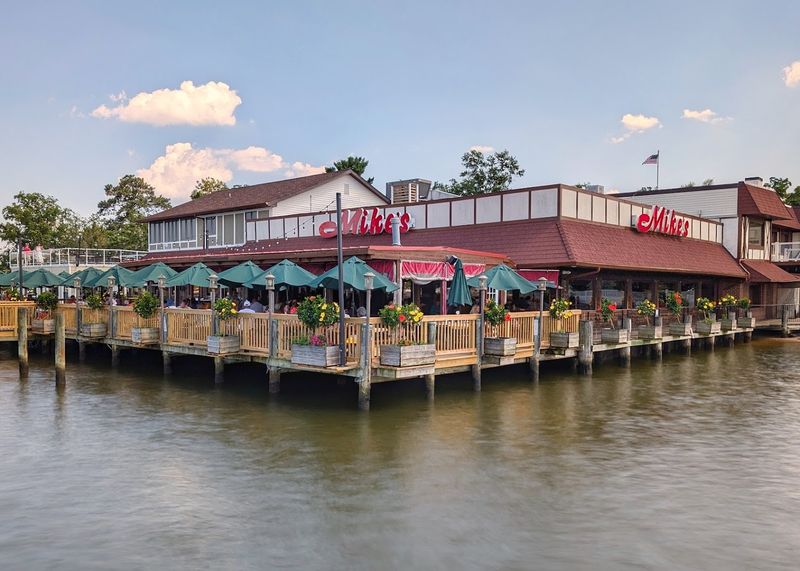 Mike's Restaurant & Crabhouse