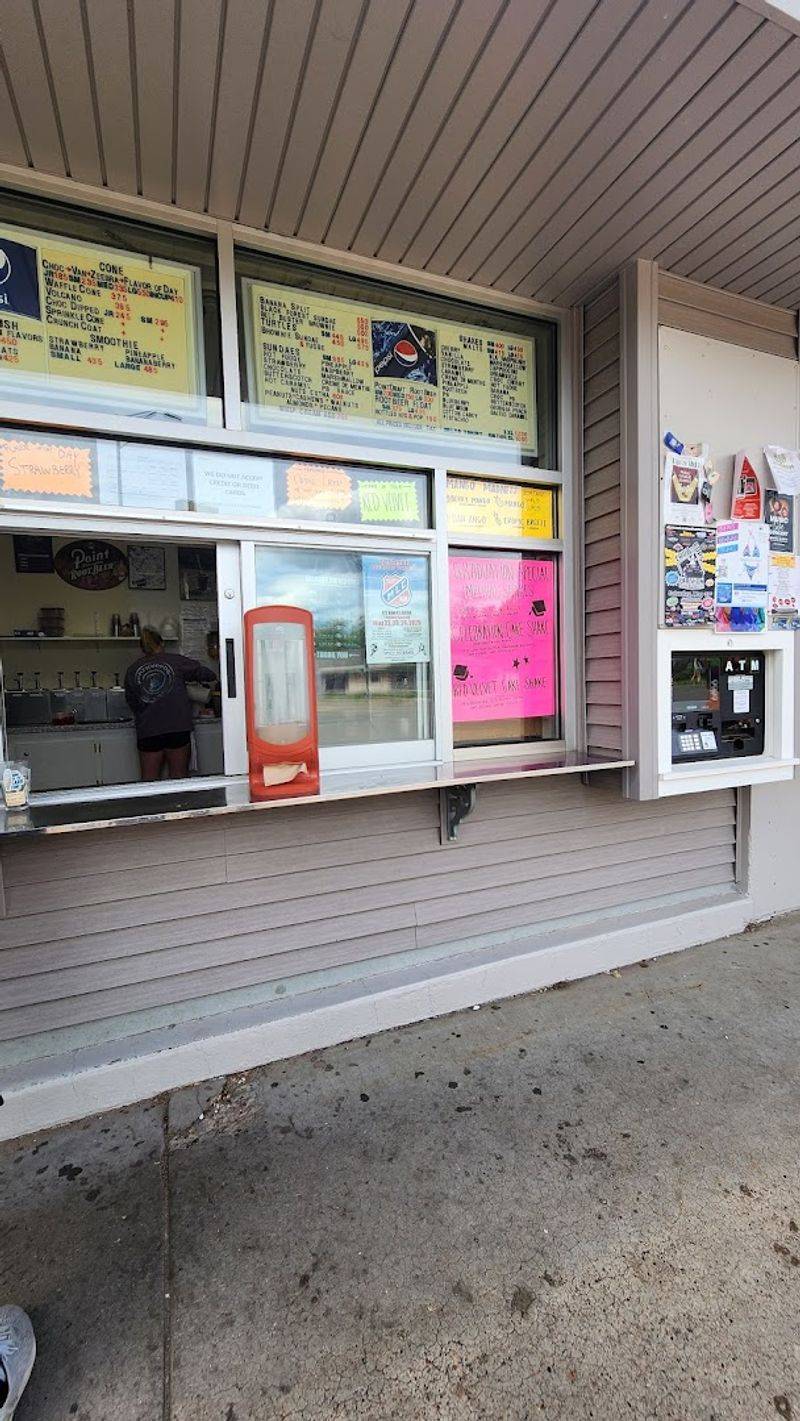 Cash-Only Ordering Adds To The Old-School Charm