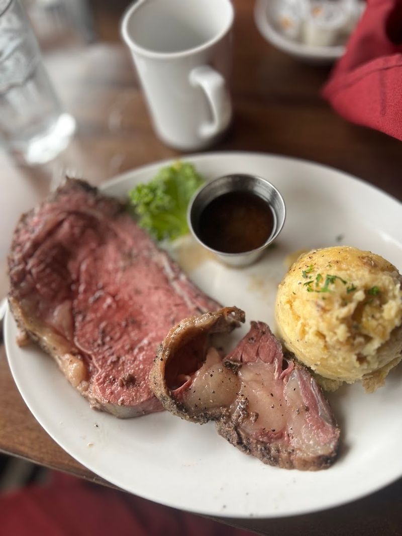 The Scratch Kitchen Keeps The Supper Club Feel Authentic