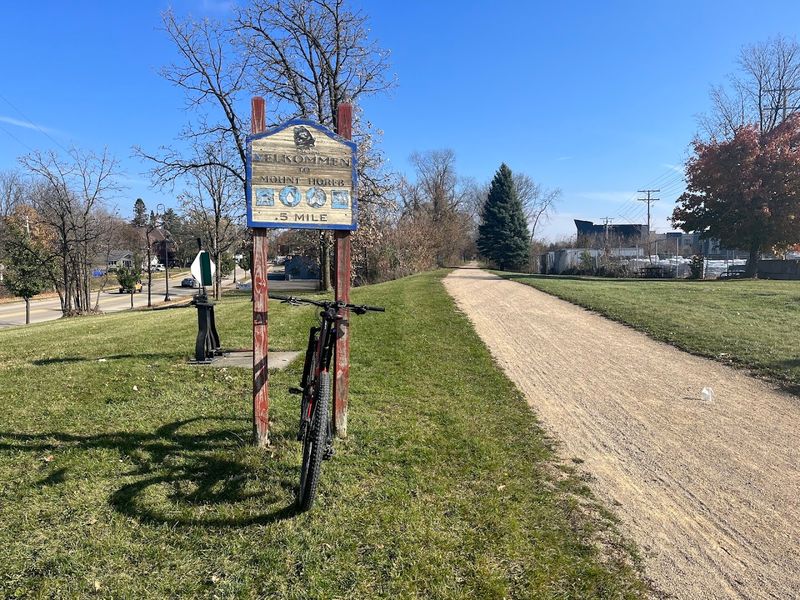 Nearby Outdoor Stops Make The Visit Feel Like A Full Day Out