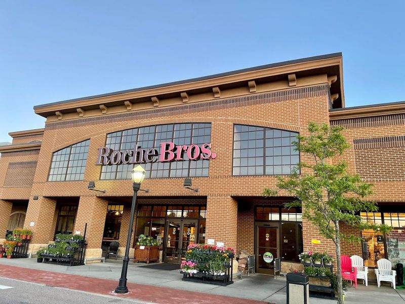 Shopping And Practical Conveniences Close To Home