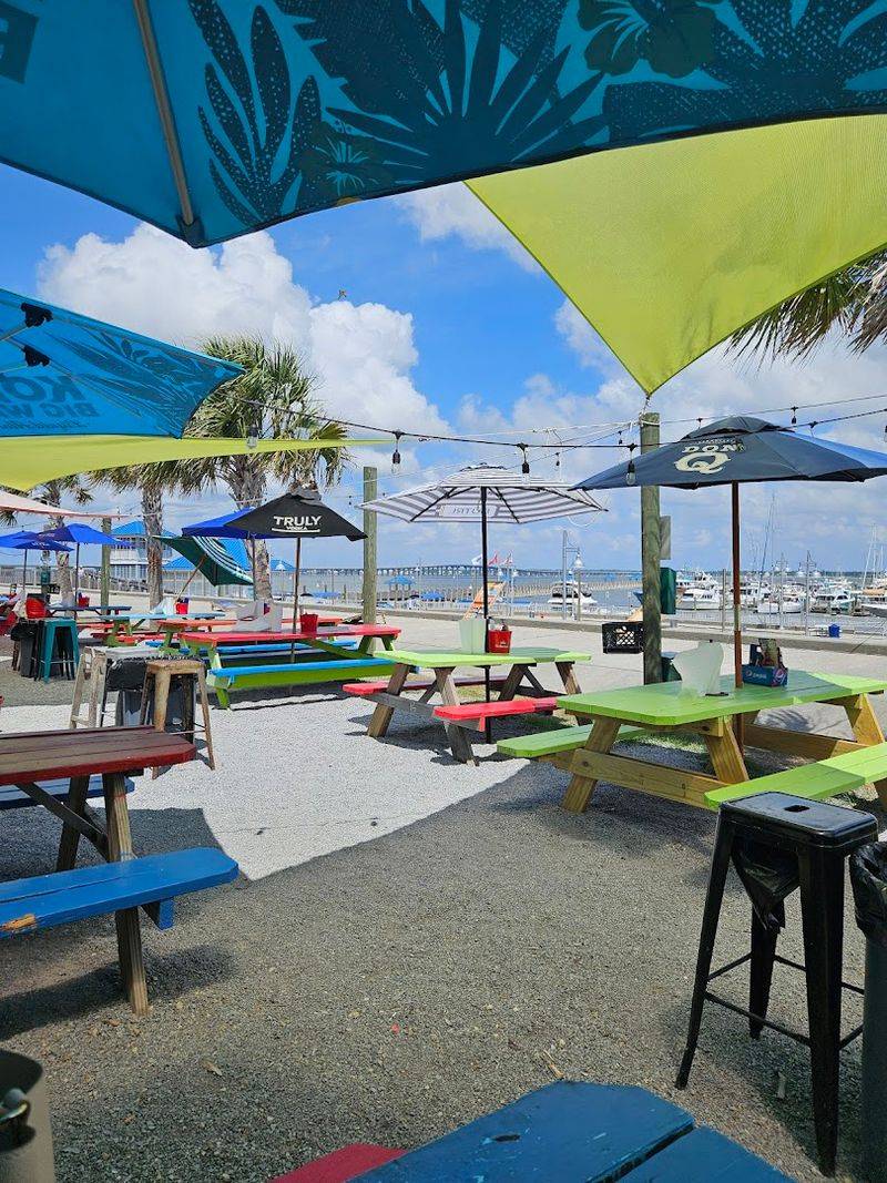 A Waterfront Spot That Quietly Rewrites What Casual Dining Can Be