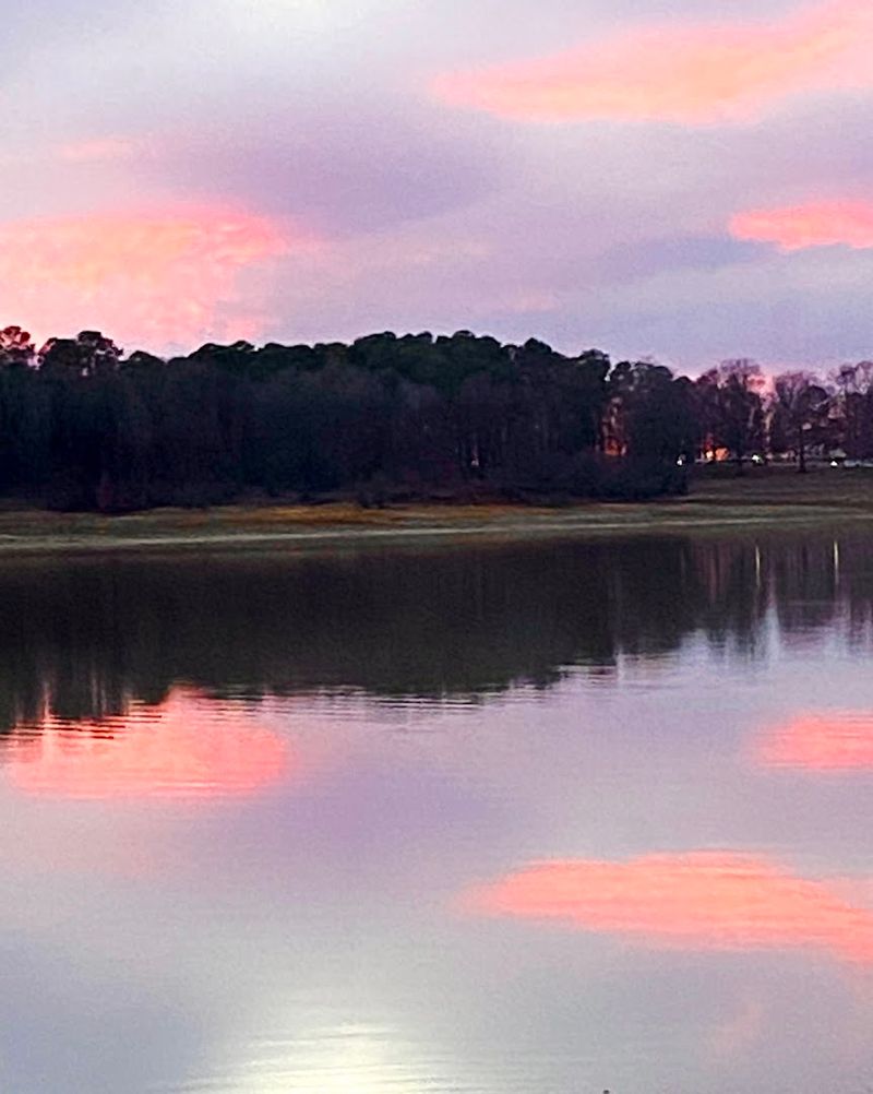 Postcard-Worthy Views Meet A Peaceful Lake