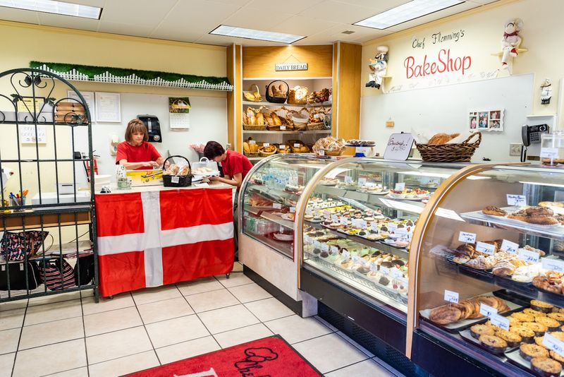 A Henderson Bakeshop With Serious Pie Appeal