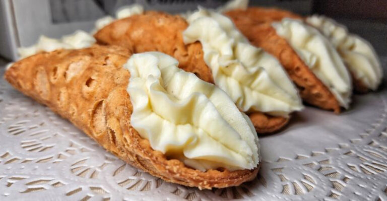 This New York Bakery Serves Cannolis So Good They Have A State-Line Fan Club