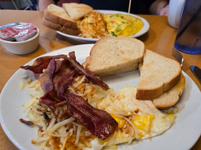 A Timeless Breakfast Menu That Still Hits The Spot