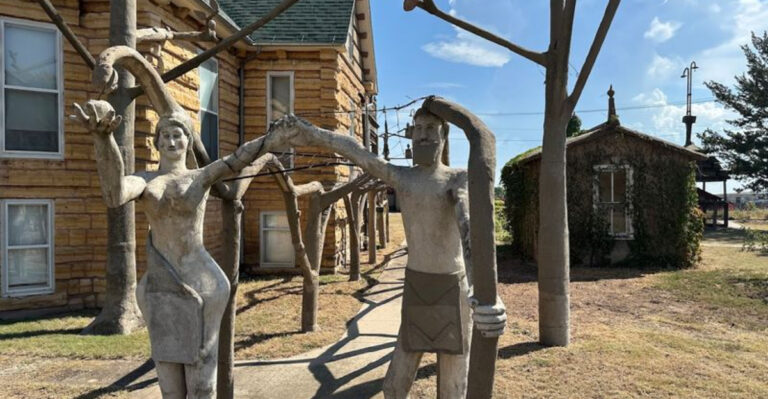 This Unexpected Sculpture Garden In Kansas Feels Straight Out Of Imagination