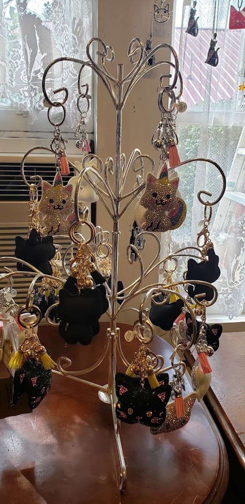 Gifts And Accessories That Solve Every Cat Lover's Shopping Problem