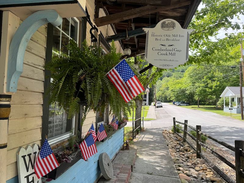 The Olde Mill Inn Bed & Breakfast, Cumberland Gap