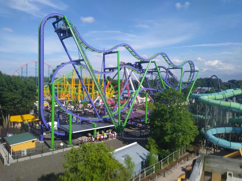 Hurricane Harbor Brings New England's Largest Water Park To The Visit