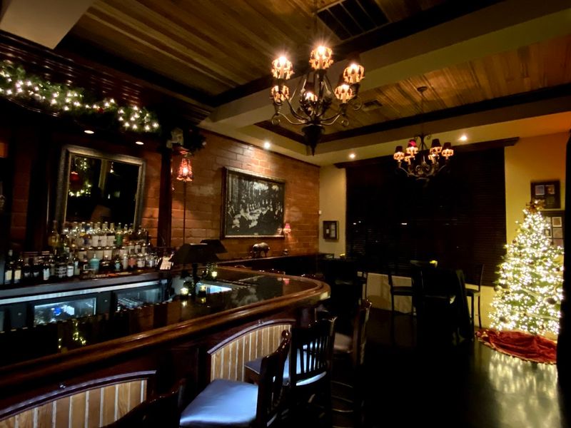 The Atmosphere That Turns Dinner Into An Occasion