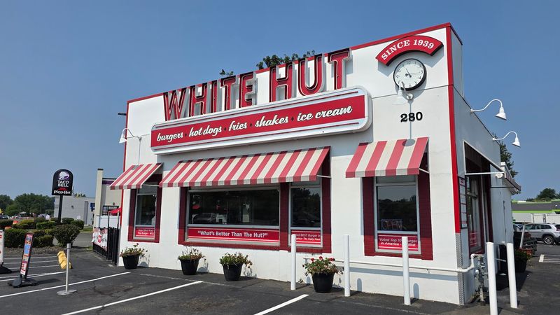 White Hut, West Springfield