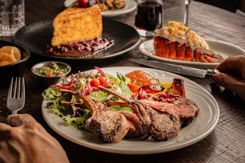 The Service Rhythm That Makes The Meal Feel Effortless