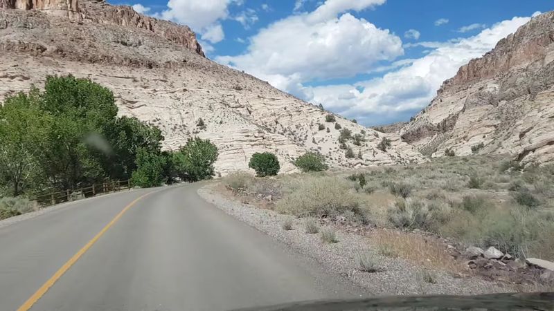 The Overlook Trail Shows Off Rainbow Canyon Views