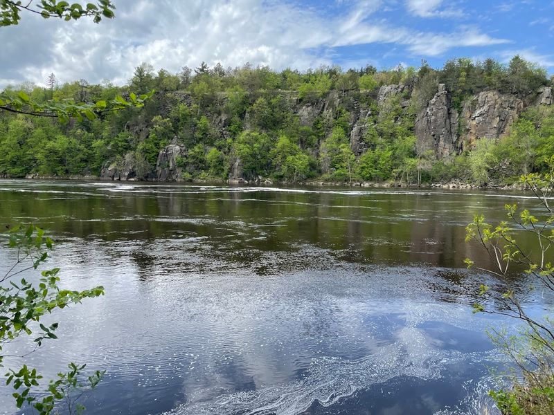 A Peaceful Spot For Hiking, Picnics, And Photos