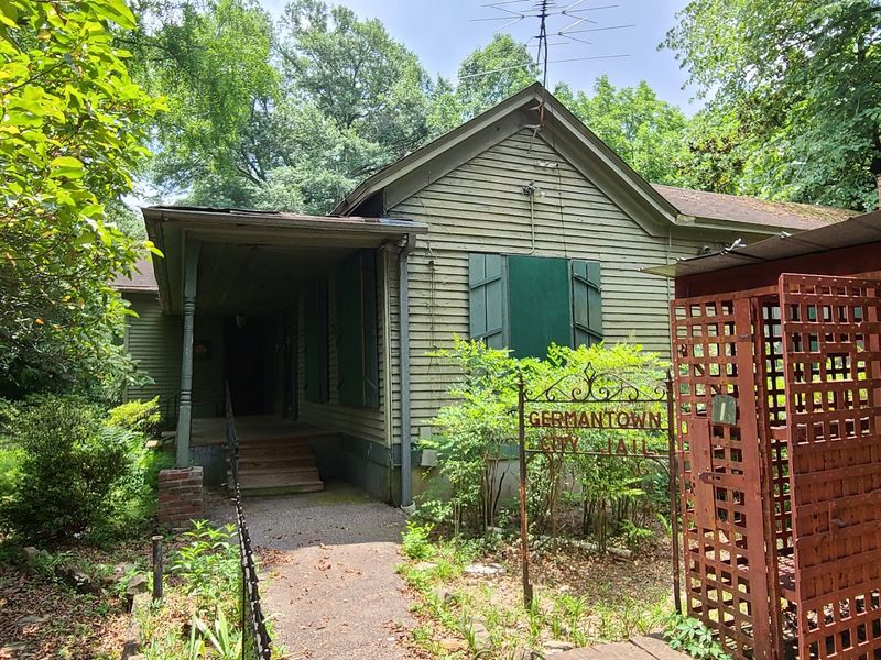A Historic Home That Has Stood Since 1854