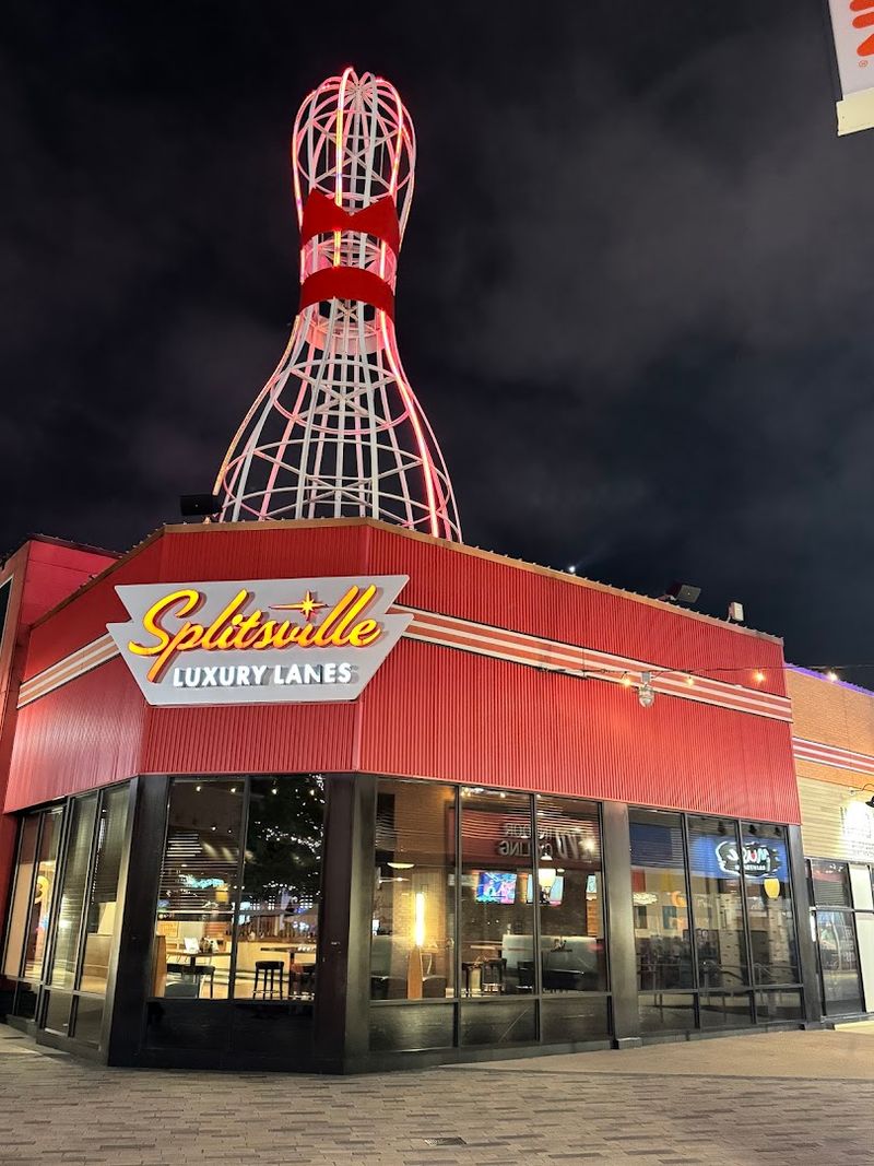 Howl Splitsville Golf Suites, Foxborough