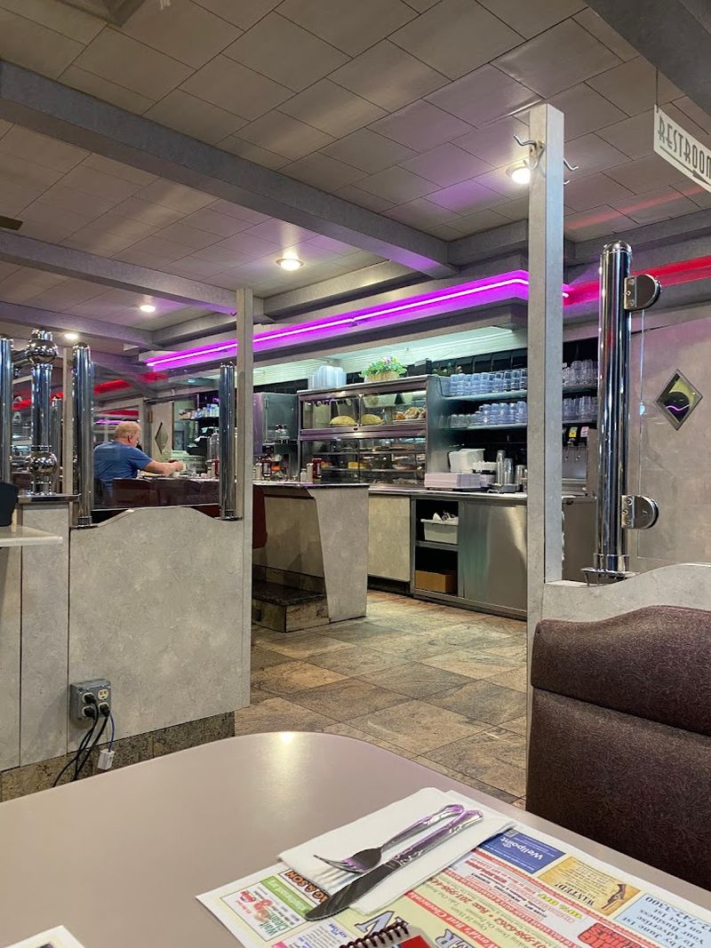 The Atmosphere That Keeps Regulars Coming Back