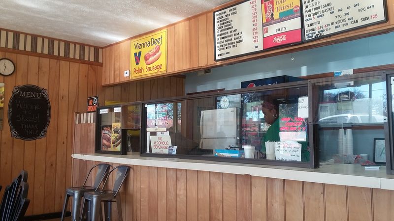 Skeets Hot Dogs In Columbus Delivers Big Chicago Energy