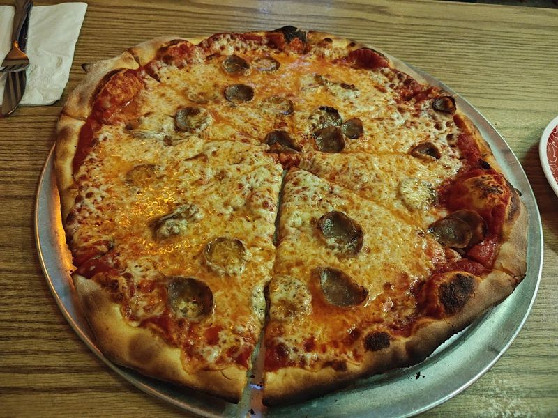 The Pizza That Keeps Everyone Coming Back