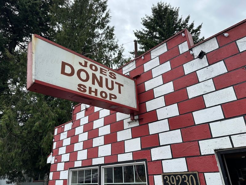 A Donut Stop With Perfect Road-Trip Placement