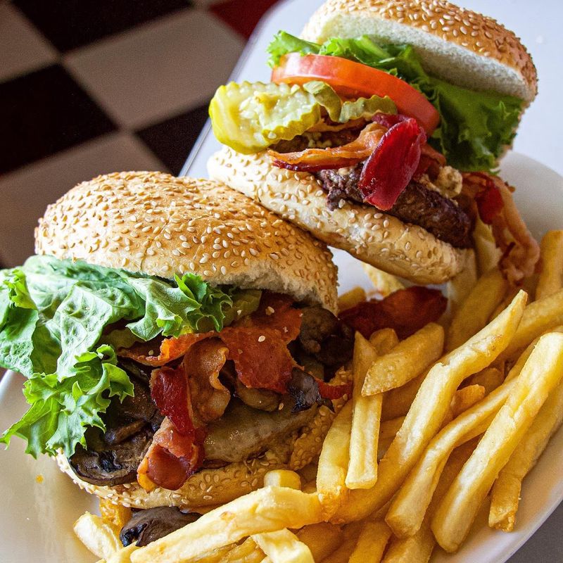 The Cheeseburger That Earned Its Reputation