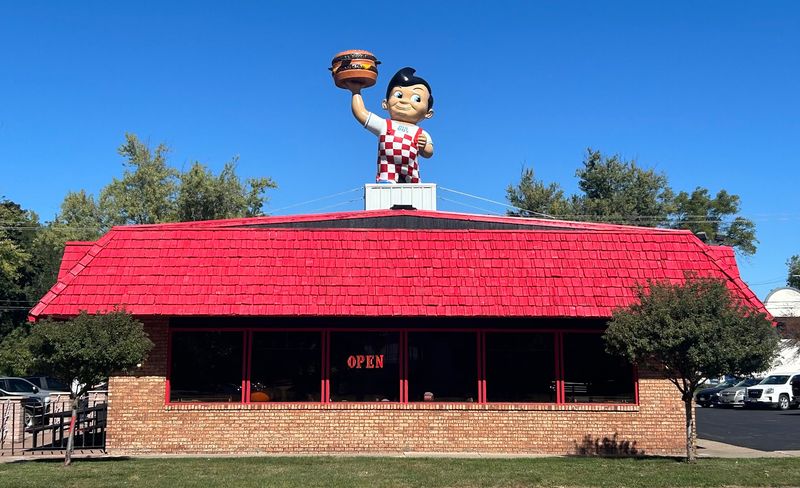 The Wisconsin Dells Spot Sits Right On Broadway
