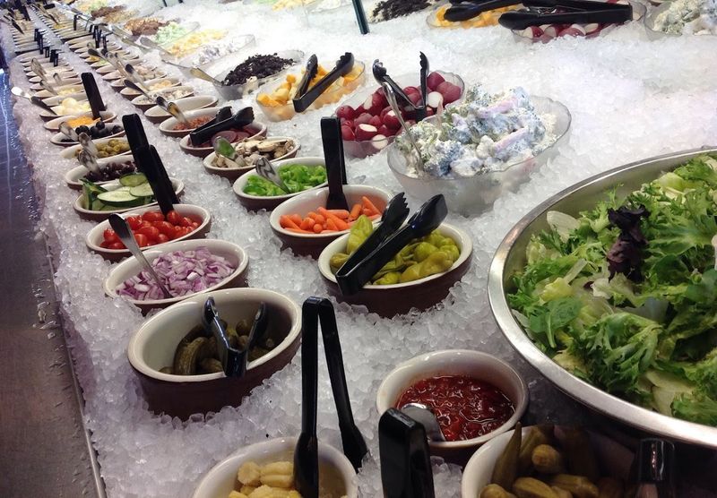A Salad Bar That Earns Its Own Reputation