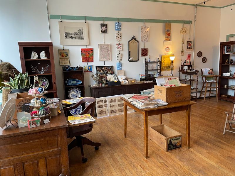 Front Street Vintage: Indoors, Outdoors, All Treasure