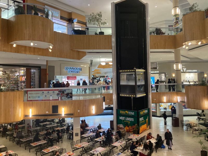 Holyoke Mall, Holyoke