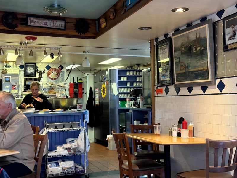 Mom's Kitchen, Gloucester