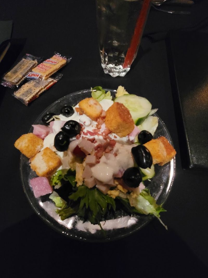 The Salad Bar That Surprises Every First-Timer