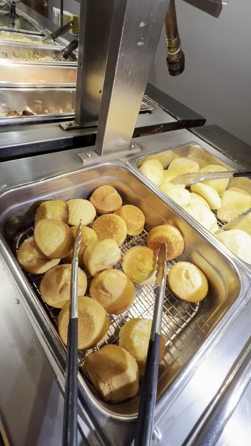 Cornbread That Pairs Perfectly With Everything On The Buffet