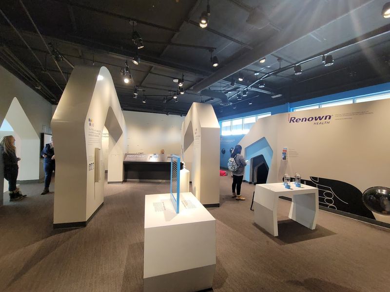 Energy/Energía Explores How Power Is Generated And Used