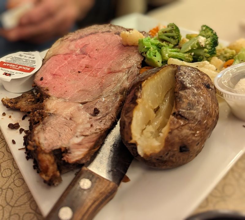 The Prime Rib Special That Stops People Mid-Sentence