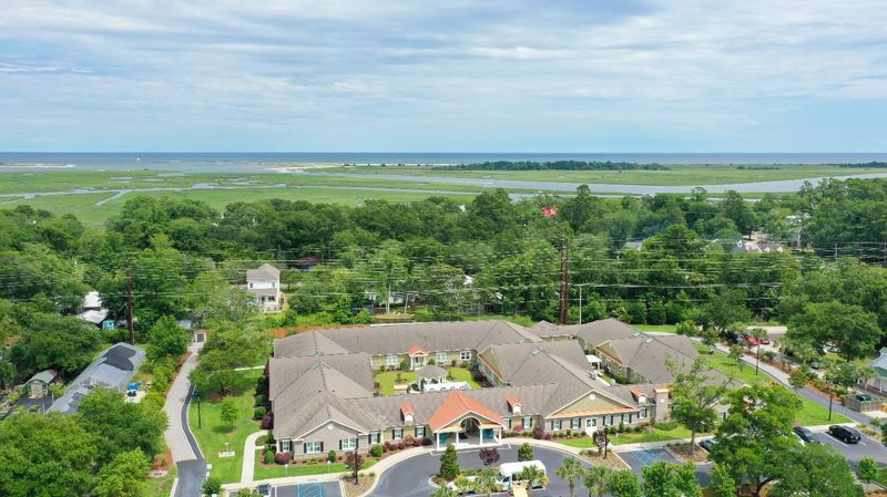 Tranquil Coastal Atmosphere Enhancing Senior Wellbeing