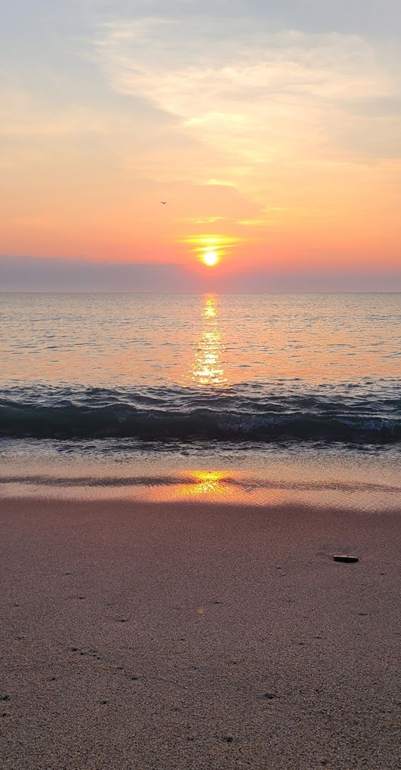 Sunrise Views That Turn The Whole Beach Into Something Extraordinary