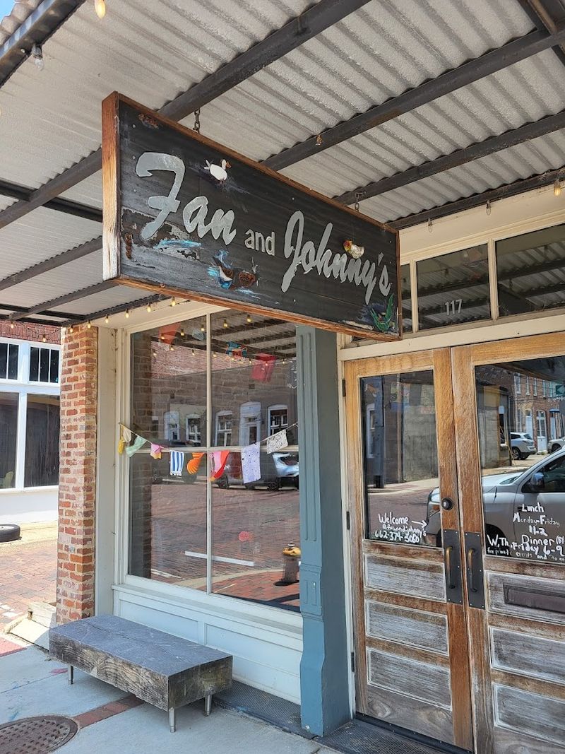 Fan And Johnny's — Greenwood, MS