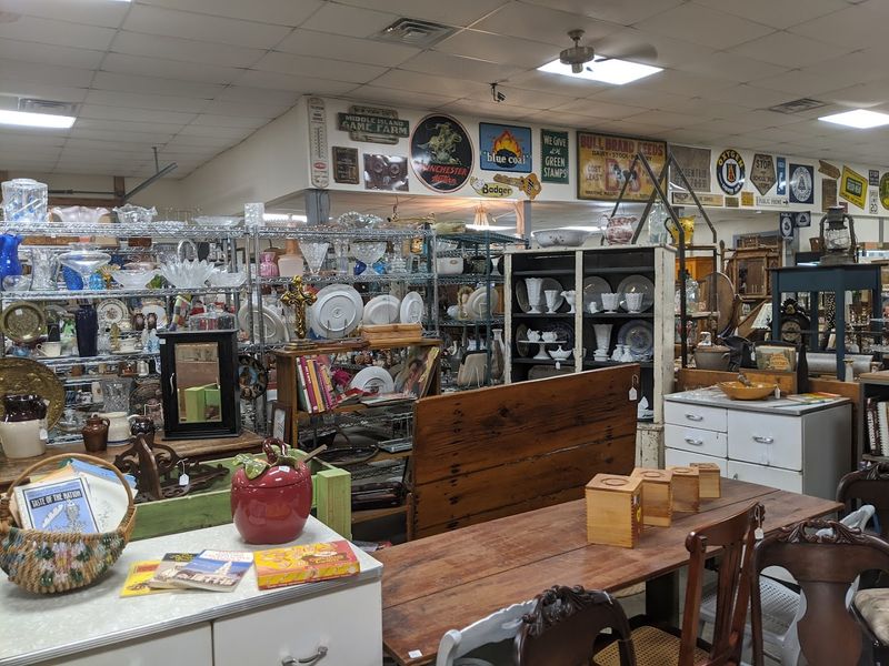 Bostwick Antique Mall: Shop, Then Eat, Then Shop Again