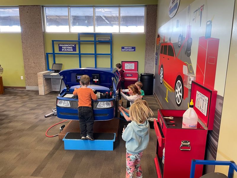 Spark!Lab Smithsonian Encourages Invention And Problem-Solving