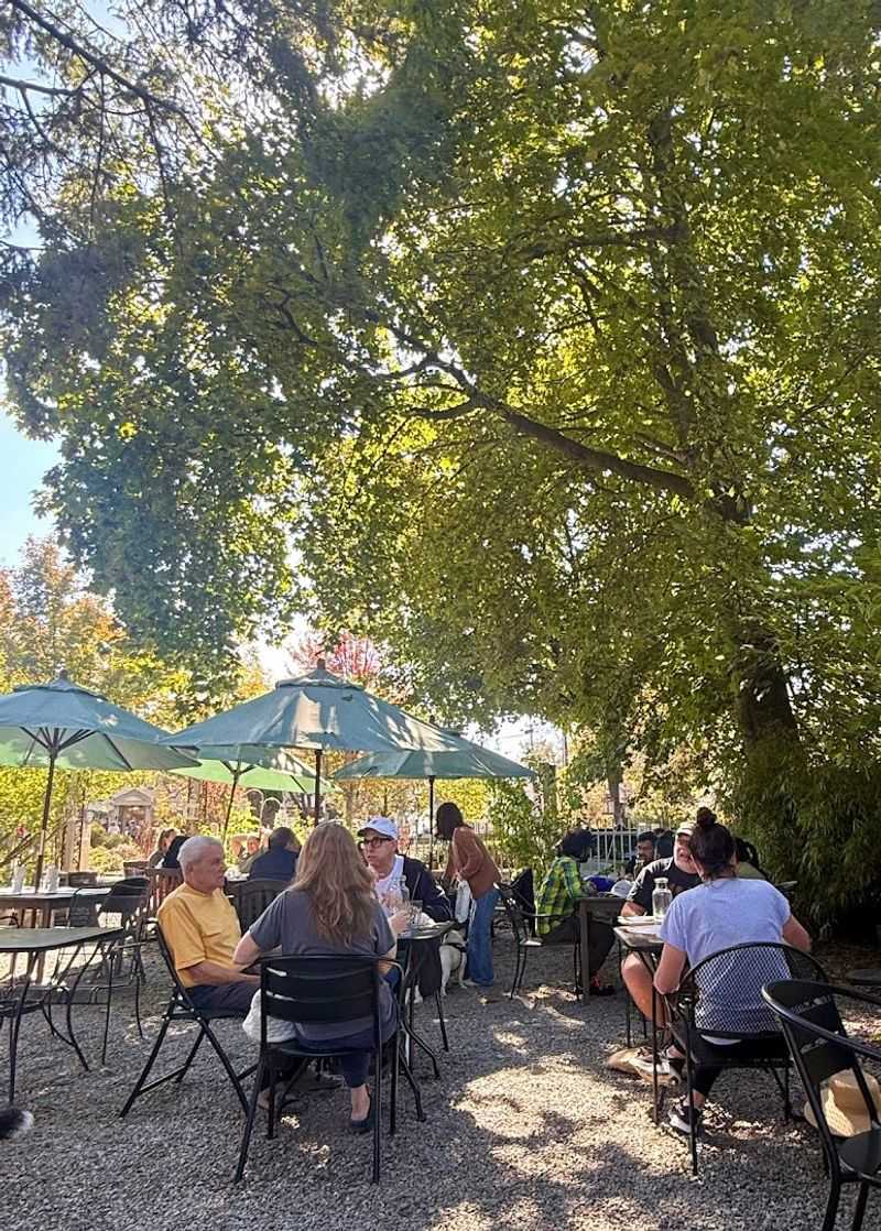 The Vegan Spot That Turns Skeptics Into Regulars