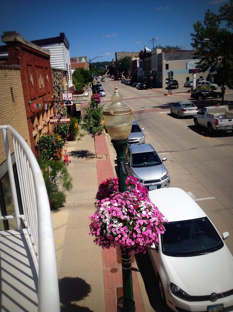 Neighborhood Activities That Bring People Together