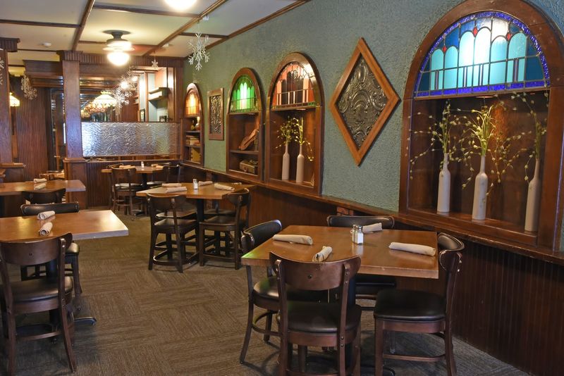 Houligans Steak & Seafood Pub, Eau Claire