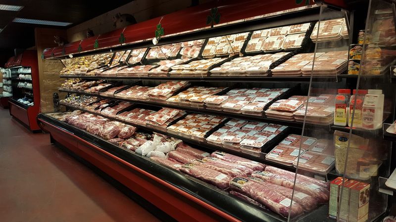 Pepper Steaks And Sausages That Stand Out