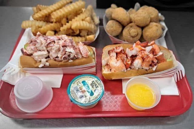 The Lobster Roll That Out-Of-Towners Can Not Stop Talking About
