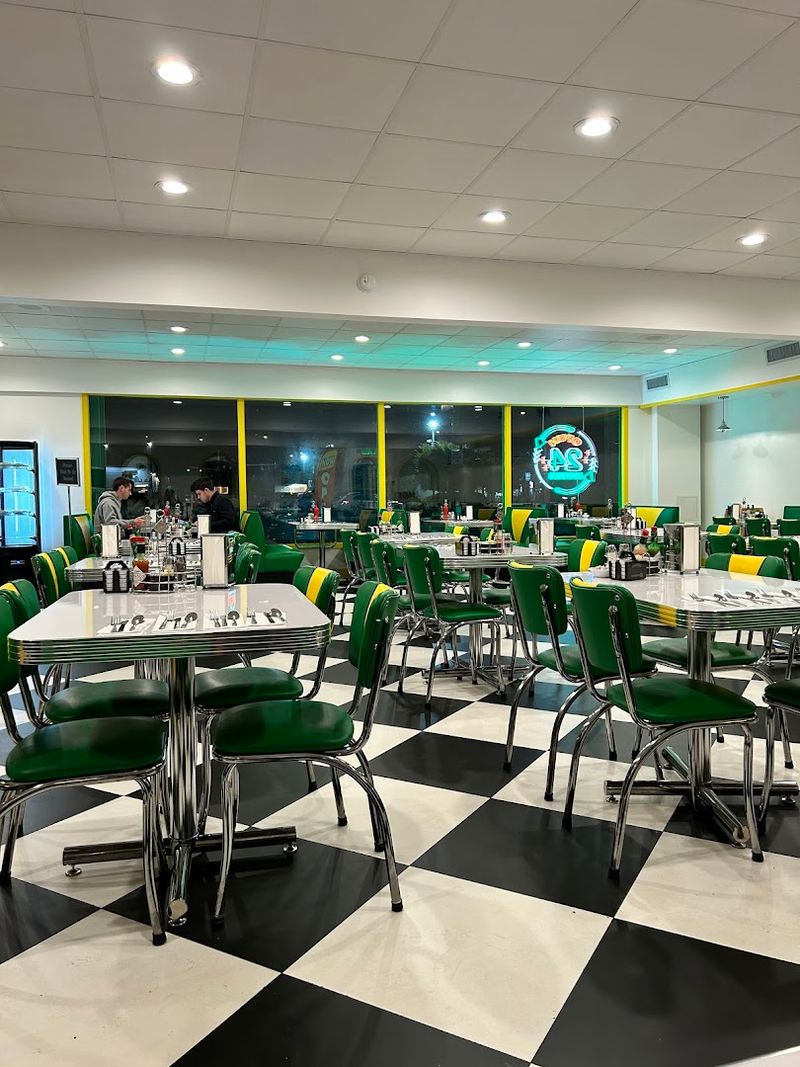 Why This Diner Belongs In Your Go-To Lineup