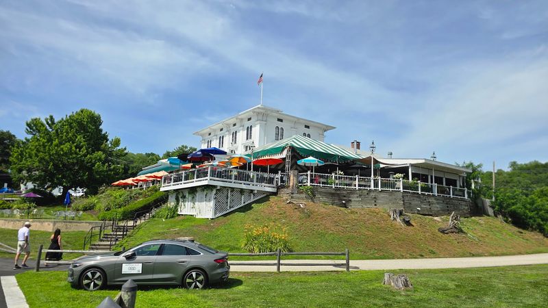 Gelston House