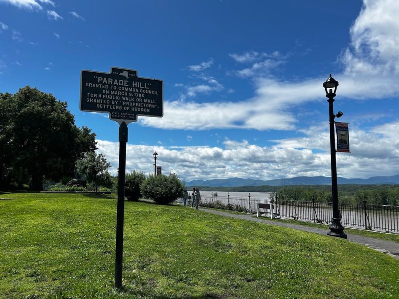 Promenade Hill Park