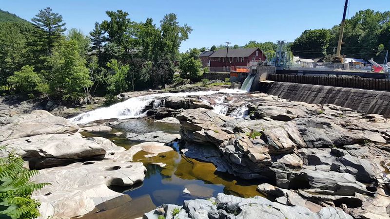 The Staggering Size Range Found In One Riverbed